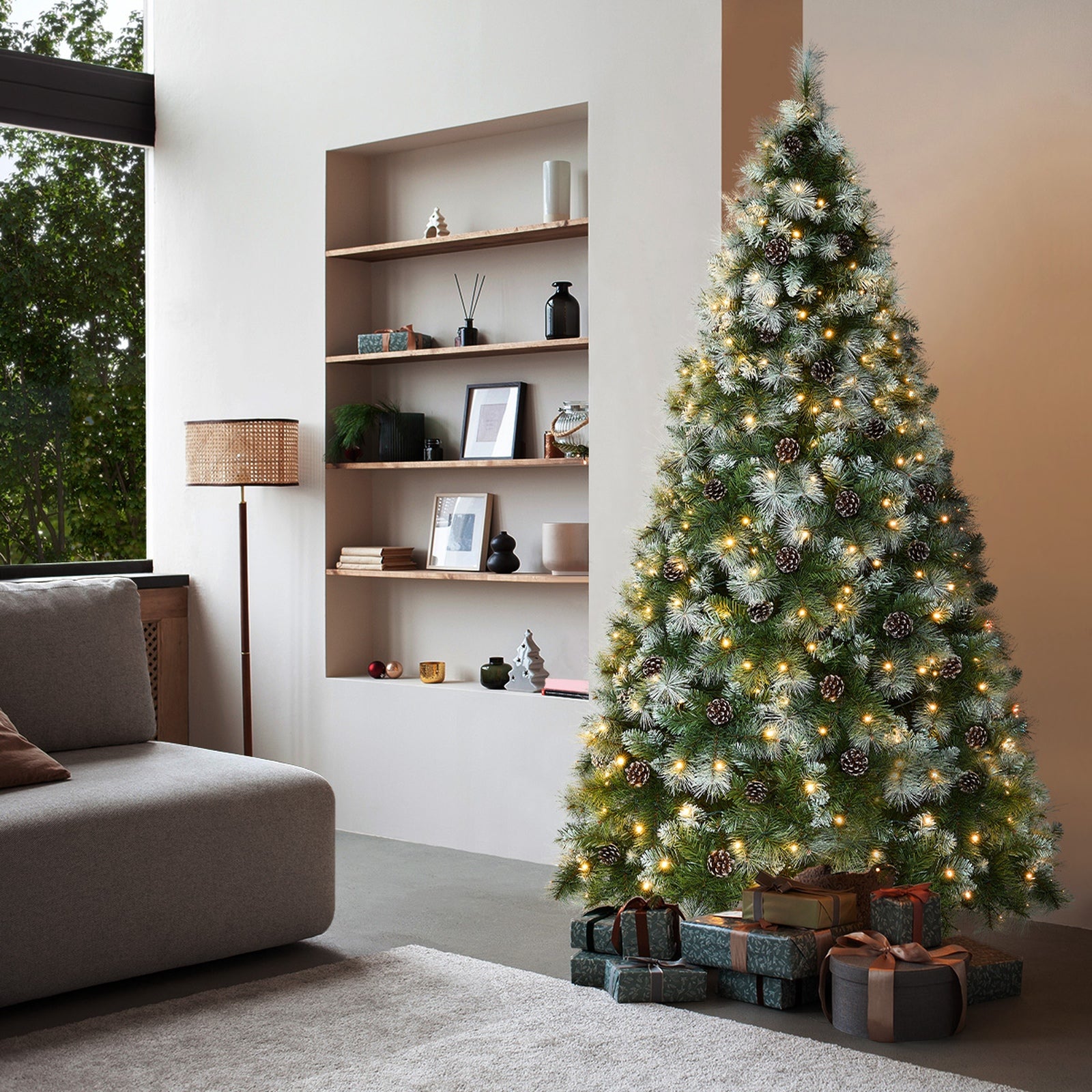 Tinseltown LED Christmas Tree 2.1M 7FT Pre-lit Light 8 Flash Modes Pine Cones